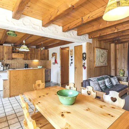 Chalet Chaleureux à Champagny-en-vanoise Avec Jacuzzi